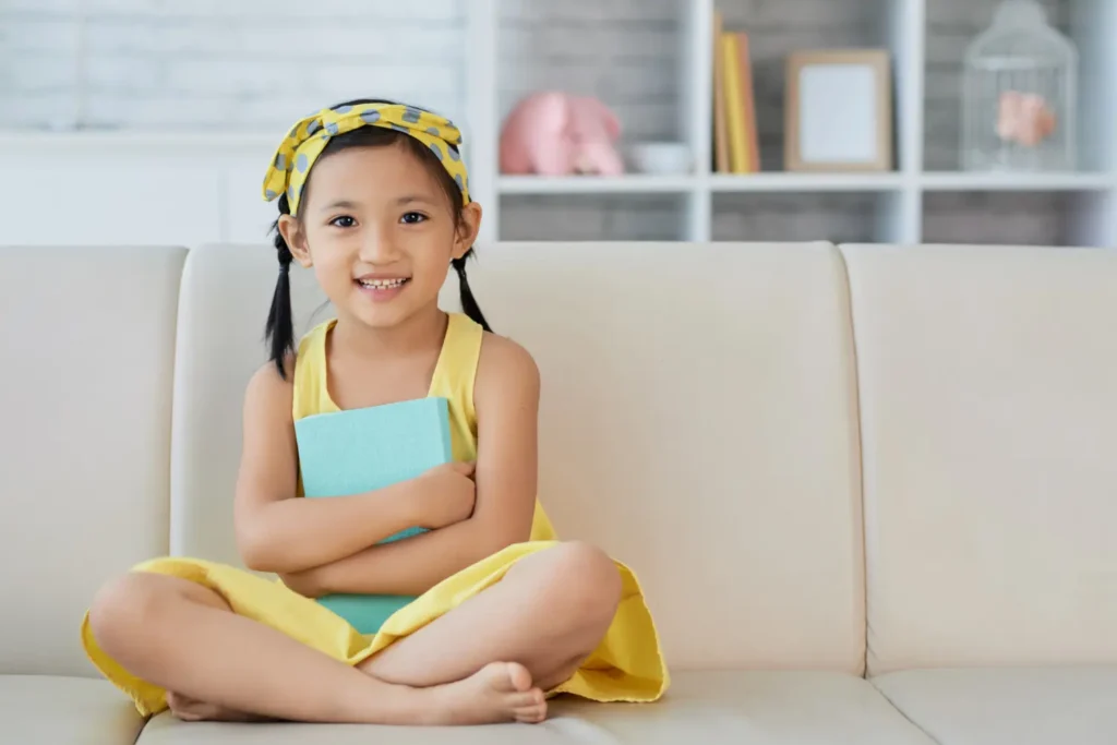Pelajari cara merawat gigi susu anak 1 tahun, mulai dari waktu tumbuhnya, cara menyikat gigi yang benar dan menyenangkan, hingga solusi gigi susu goyang tapi tidak copot.