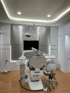Interior Klinik Gigi ConfiDental Dampit - Ruang pemeriksaan yang modern