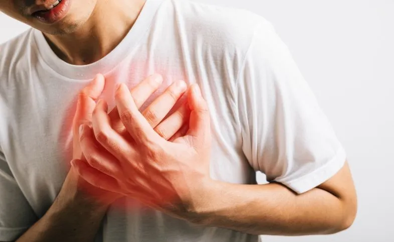 Hubungan antara kesehatan gigi dan penyakit jantung bukanlah mitos, tetapi didukung oleh mekanisme ilmiah berupa peradangan jangka panjang (kronis) dan penyebaran bakteri melalui aliran darah