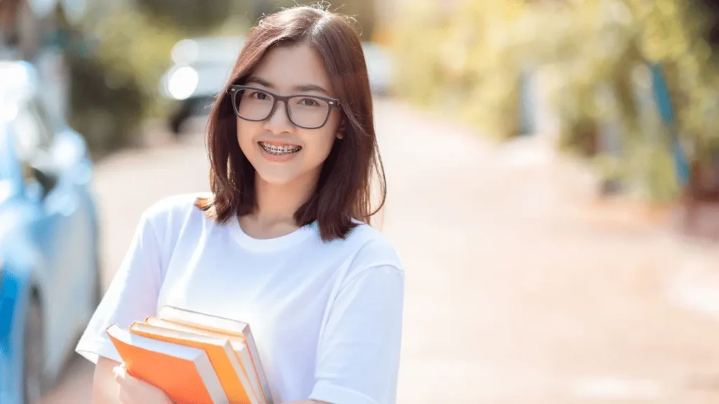 Sedang mencari biaya pasang behel 2026? Simak estimasi harga behel metal, self-ligating, hingga clear aligner serta faktor yang memengaruhi total biaya perawatan